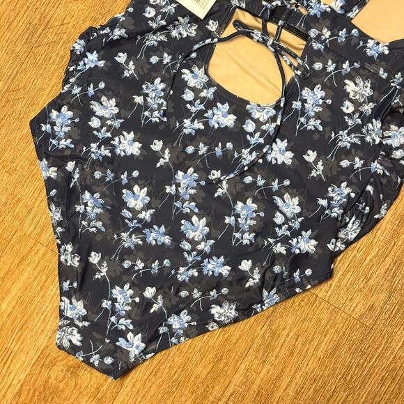 A Pea in the Pod Maternity Blue Floral Ruffle One-Piece Swimsuit Size Medium - Picture 7 of 12